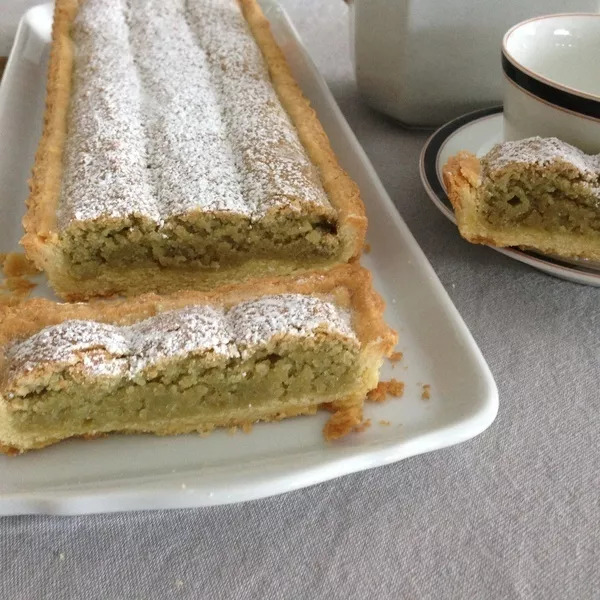 Tarte à l'amande ou croûte à thé.