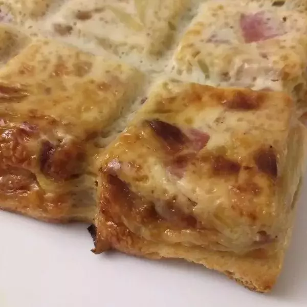 Croque quiche aux poireaux et au jambon