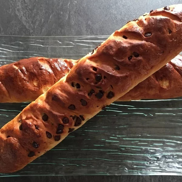 Baguettes viennoises aux pépites de chocolat ou raisins secs