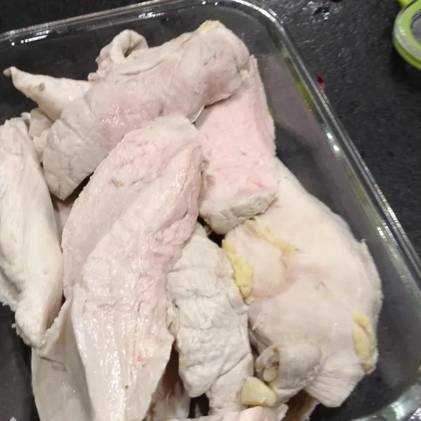 Blancs de poulet pochés