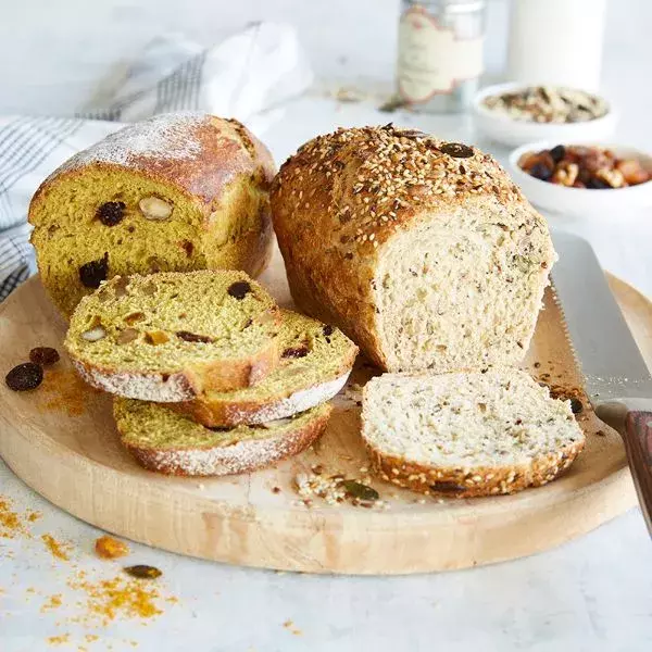 Pains aux céréales et aux fruits secs