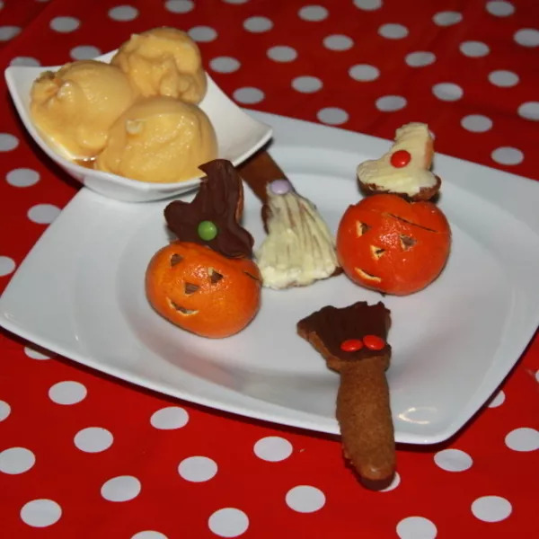 Sorcières mousses au chocolat d'enfer accompagnées de leur sorbet à la clémentine et de leur balai sablé