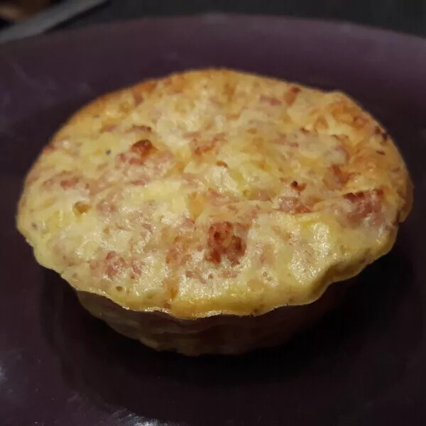 quiche sans pâte saucisson à l'ail et gruyère