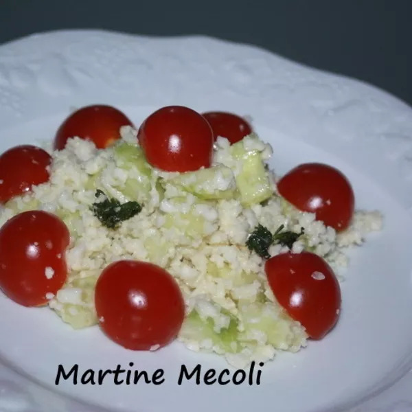 Taboulé de chou-fleur, concombre et tomates cerises