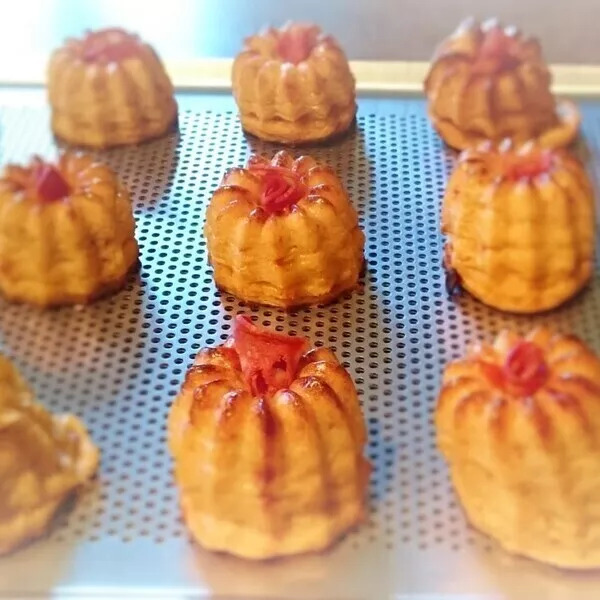 Cannelés au chorizo et au comté