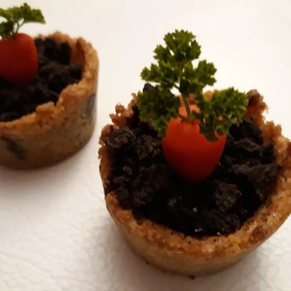 Carrot cookies pot