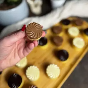 Cyclones a la frangipane