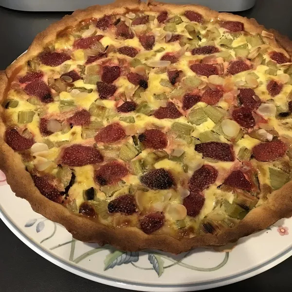 Tarte à la rhubarbe et fraises 