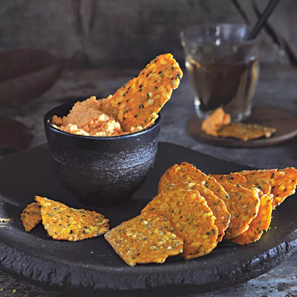 Tuiles apéritives au curcuma et tartinable aux lentilles de corail