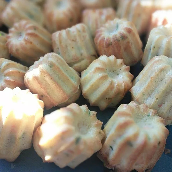 Mini cannelés au saumon fumé ciboulette