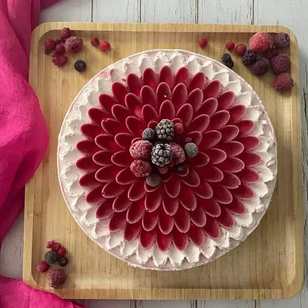 Entremet fleurs aux fruits rouges 