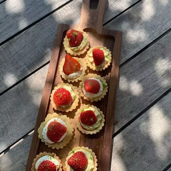 minis tartelettes à la fraise et à la pistache