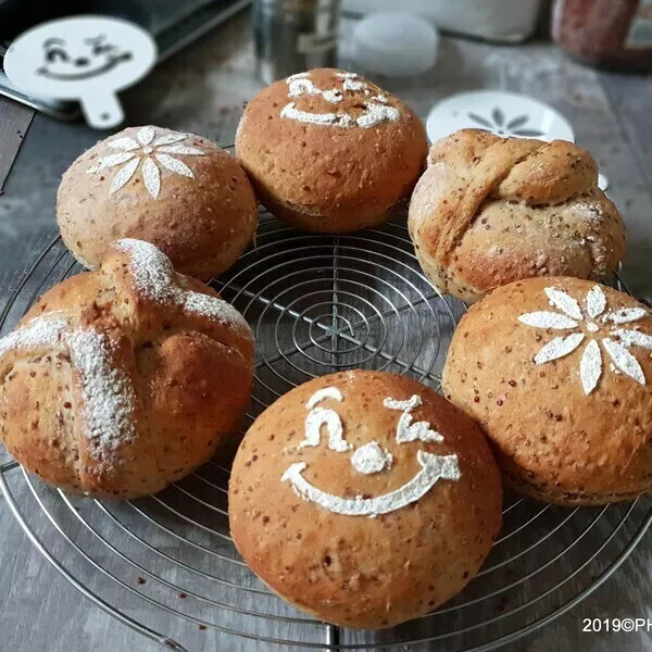 Petits pains au quinoa rouge