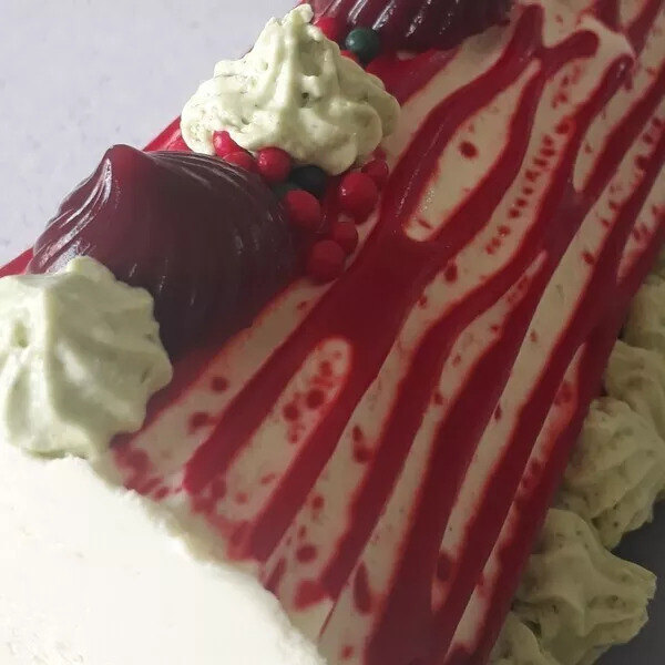 Bûche pistache framboises