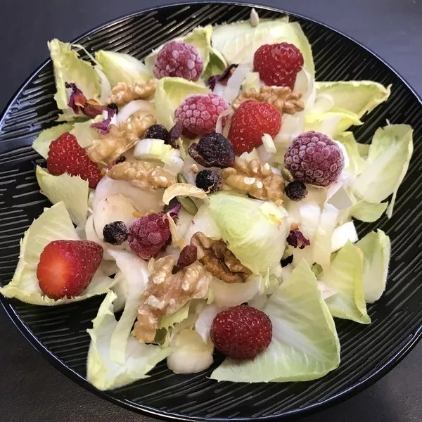 Salade d’endives aux petits fruits 