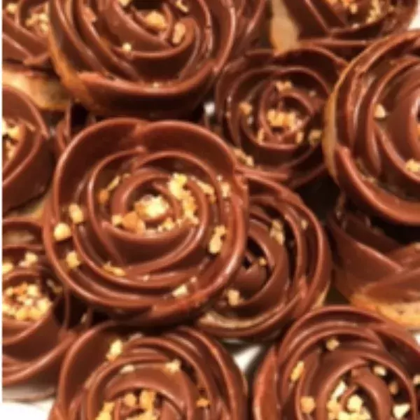 Roses à la noisette et au chocolat au lait