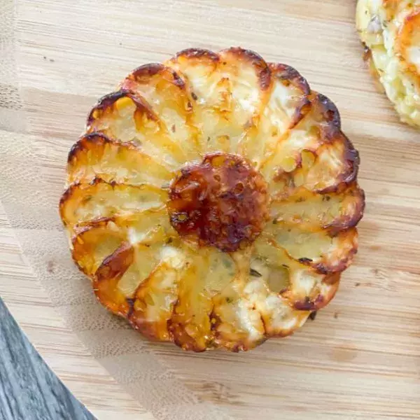 Gratin de pomme de terre et oignons rouges