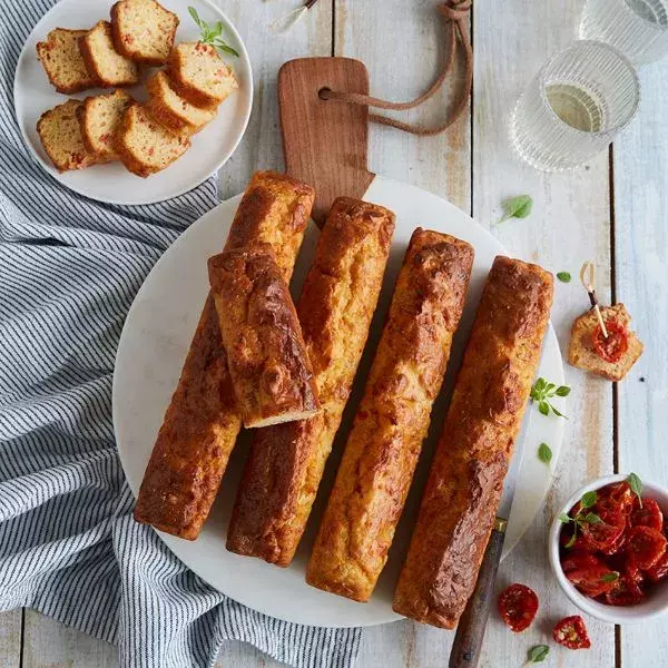 Petits cakes aux tomates confites et au thon