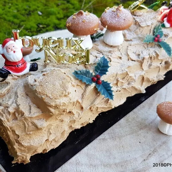 Bûche de Noël au moka meringué