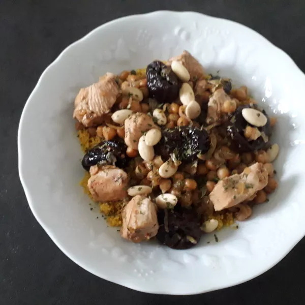 Tajine de Poulet aux Pruneaux