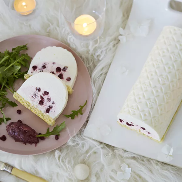 Bûche au chèvre et chutney d’airelles