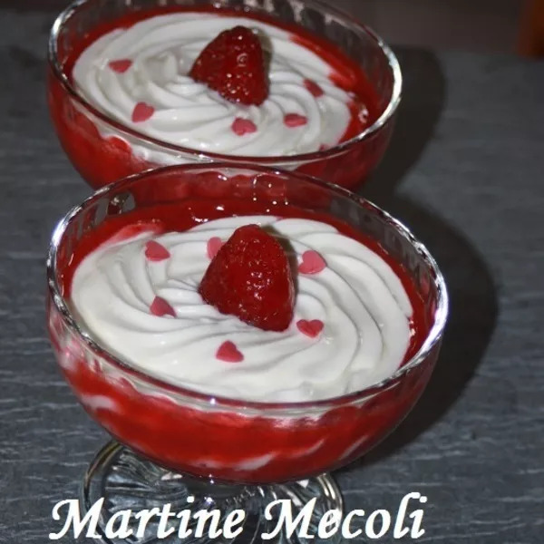 Mousses de fromage blanc sur coulis de fraises sans cook'in