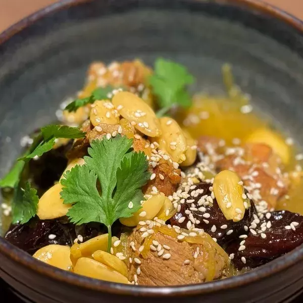 Tajine d'agneau aux pruneaux et amandes 