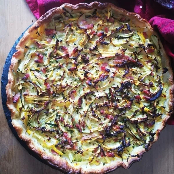 Tarte aux 2 courgettes, lardons et au curry 