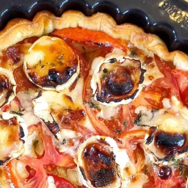 Tarte rapide à la tomate et au chèvre 