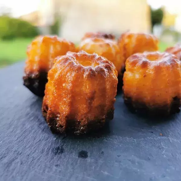 Cannelés bordelais