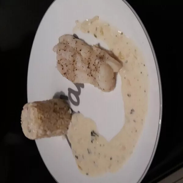 Filet de poisson ( sabre ou colin) sauce au beurre citronée et son riz