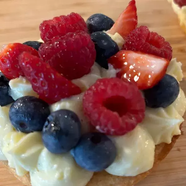 Tartelettes à la crème et aux fruits rouges