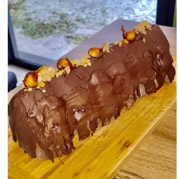 Bûche glacée mandarine-chocolat et sa coque craquante