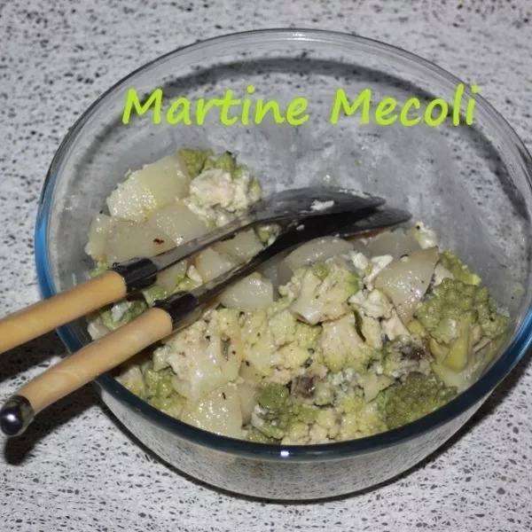 Salade de chou Romanesco, poires et Roquefort sans cook'in