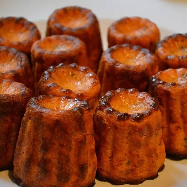 Mini cannelés à la tomate