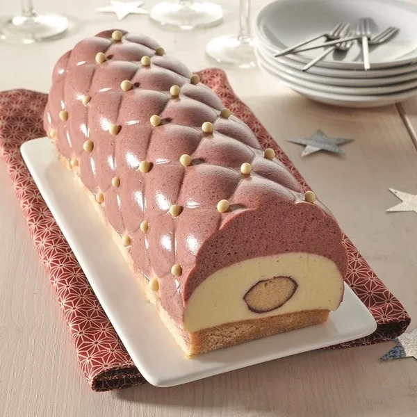 Bûche fruits rouges, chocolat blanc et poire