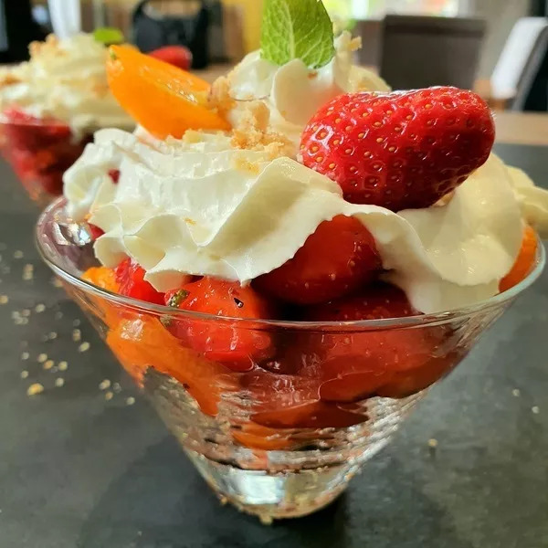 Fraises, kumquats et cookies chantilly 