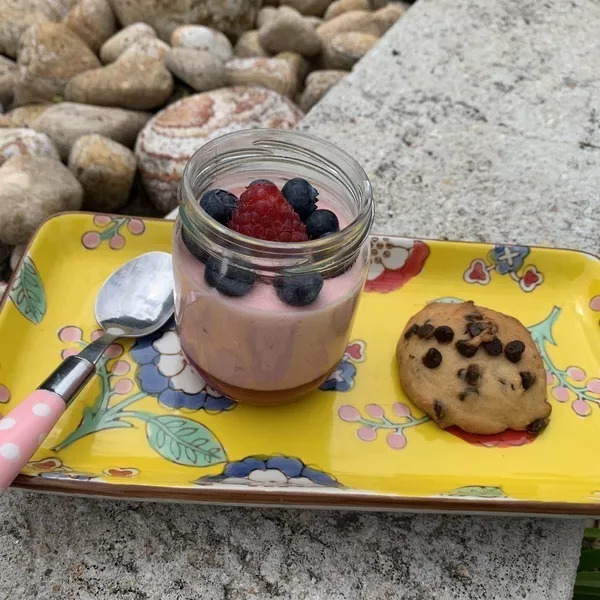 Mousse aux fraises sur son coulis 