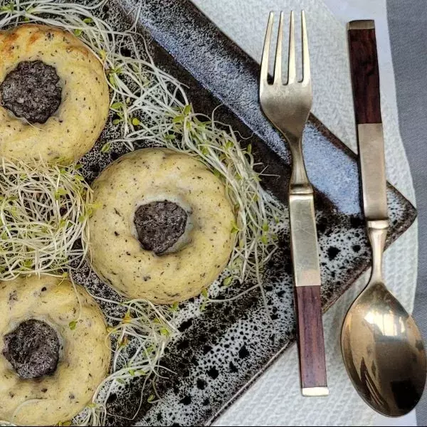 Couronnes de pommes de terre à la truffe sur son lit de luzerne