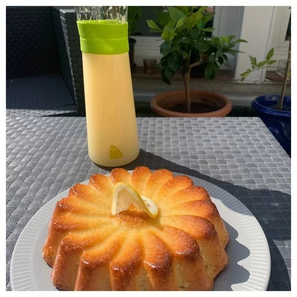 Citronnade et gâteau au citron