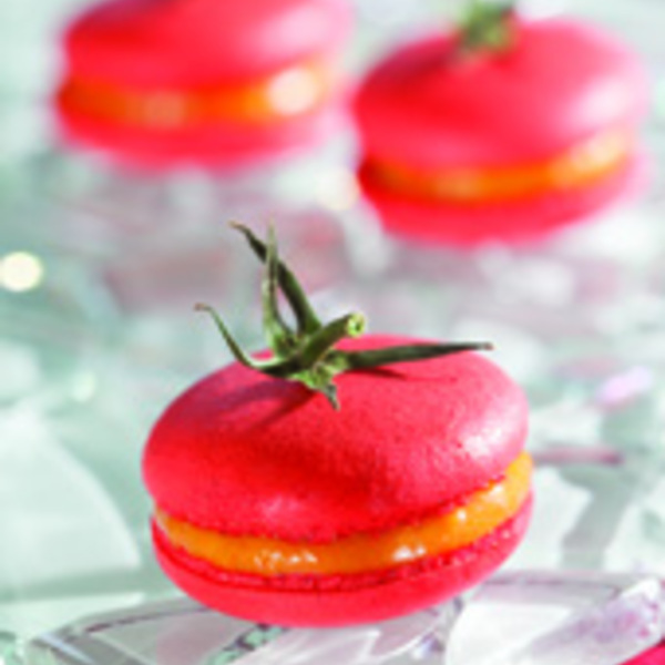 { Macarons tomate, fromage frais et basilic }