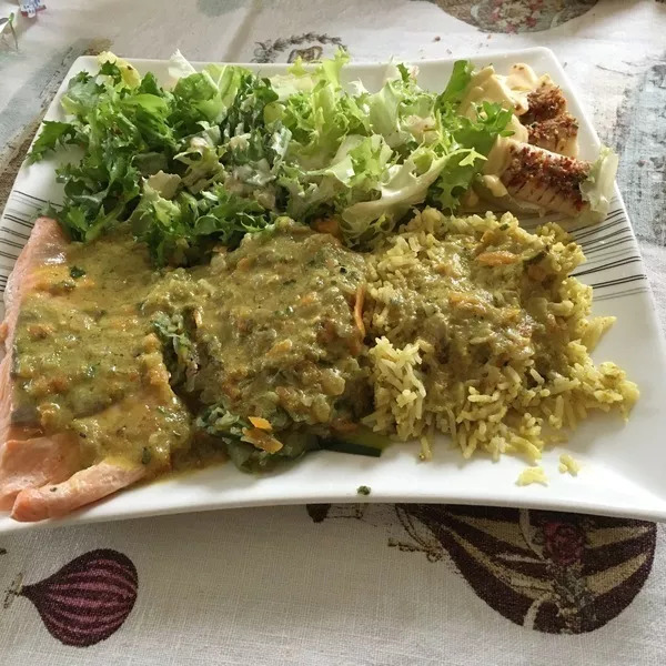 Saumon aux légumes et au riz