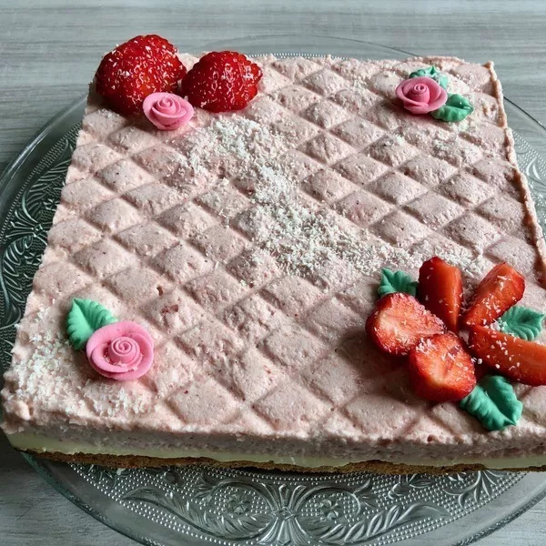 Entremet fraise-coco