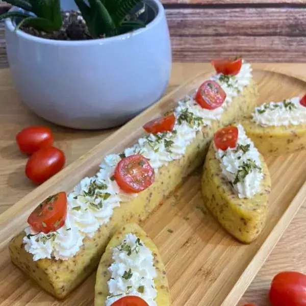 Cake à la tomate cerise et à la moutarde