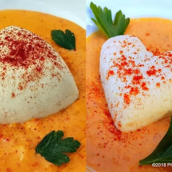 Mousseline de volaille, coeur de tomate et sauce aux poivrons