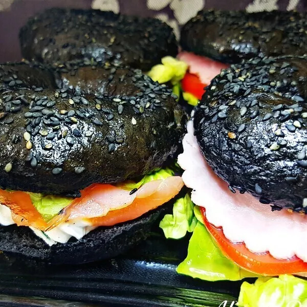 Black bagels