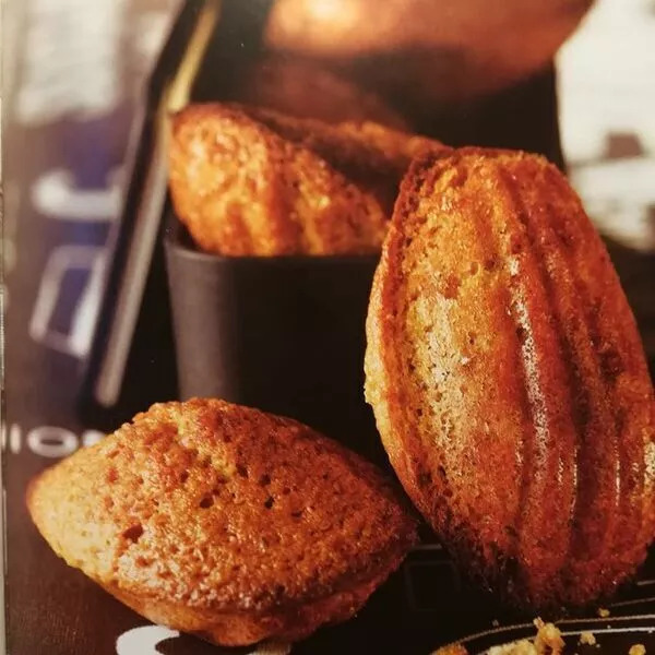 Madeleines au café et praliné noisette dans le moule madeleine FP 2511