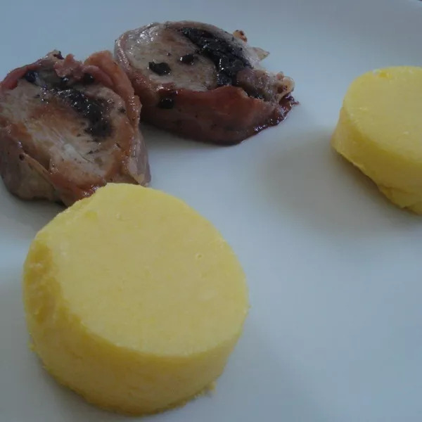 Filet mignon de porc aux olives et polenta