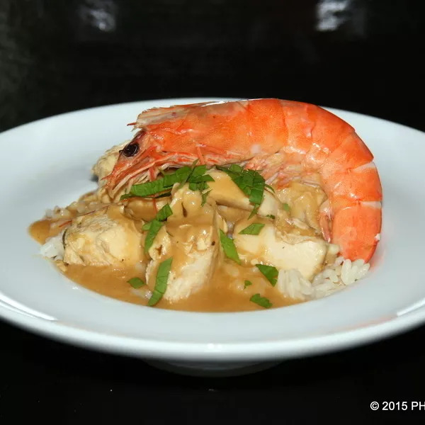 Poulet aux gambas à la bisque de homard 