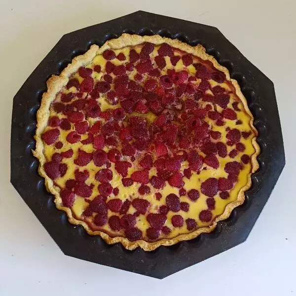 Tarte aux amandes, mascarpone et framboises fraîches